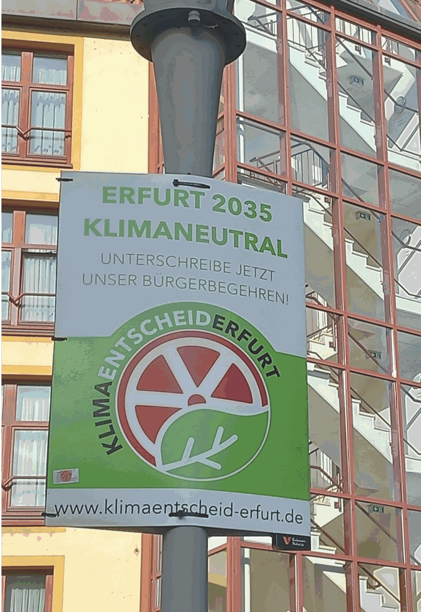 Foto: Plakat zum Klimaentscheid "Erfurt 2025 klimaneutral"